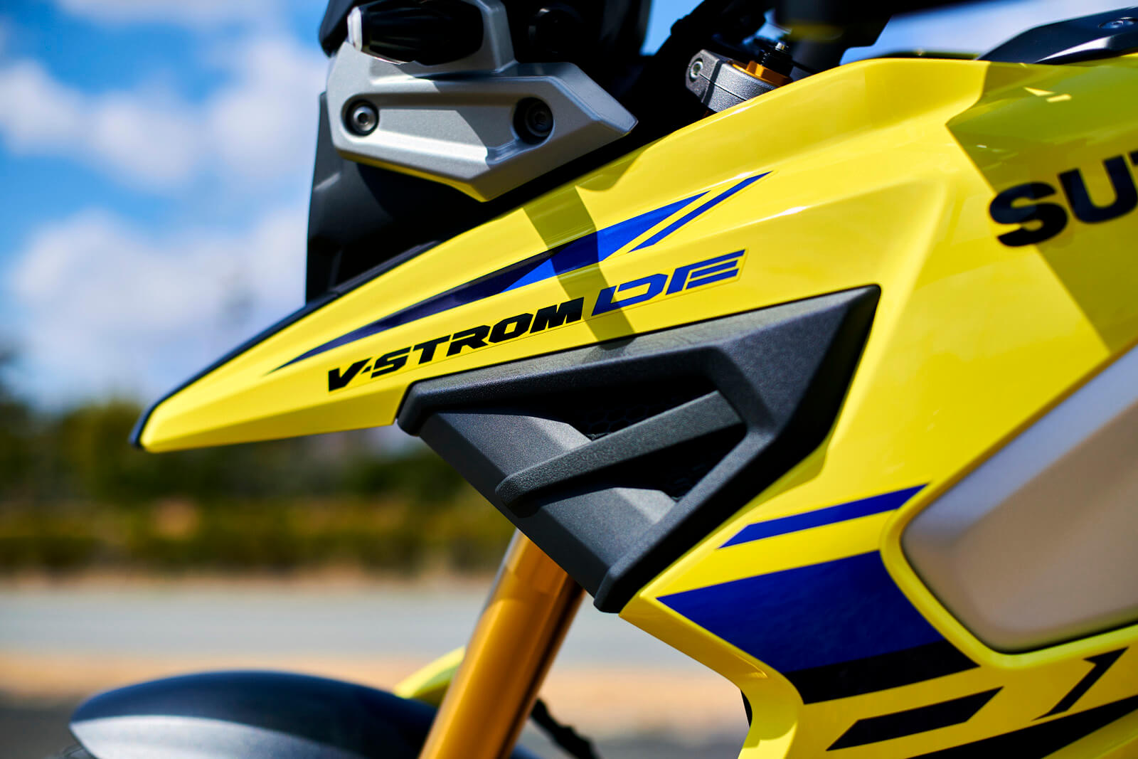 DL1050RR_RJM3_action_49